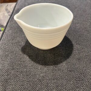 Vintage White Ribbed Pyrex Milk Glass Mixing Bowl with Pour Spout